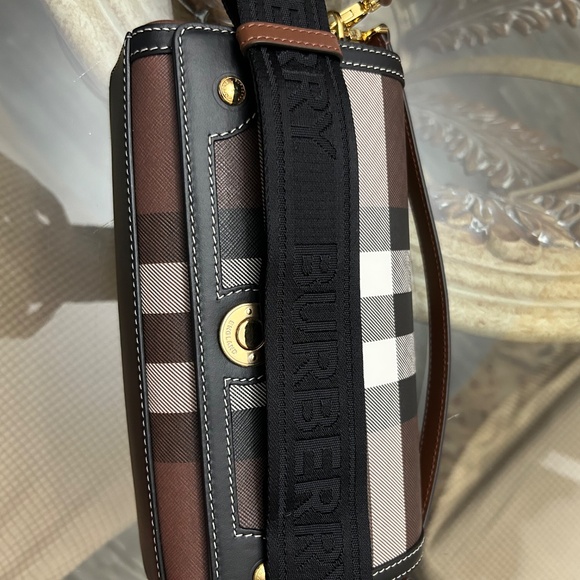 Burberry - Picture 6 of 8